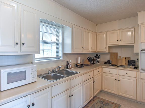 2nd image of 120 Leona Dr