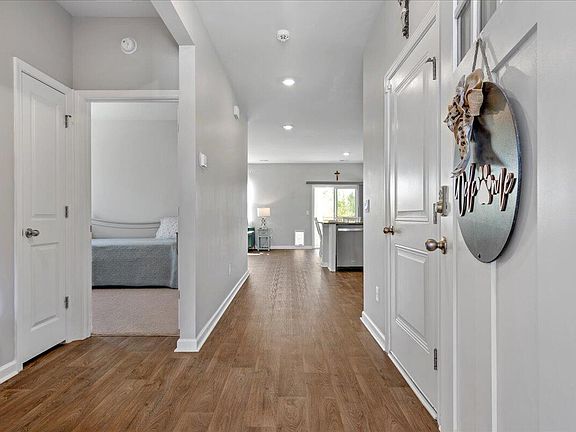 5th image of 223 Sedona Dr