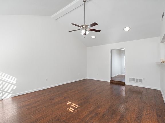 4th image of 4910 Spring Creek Rd