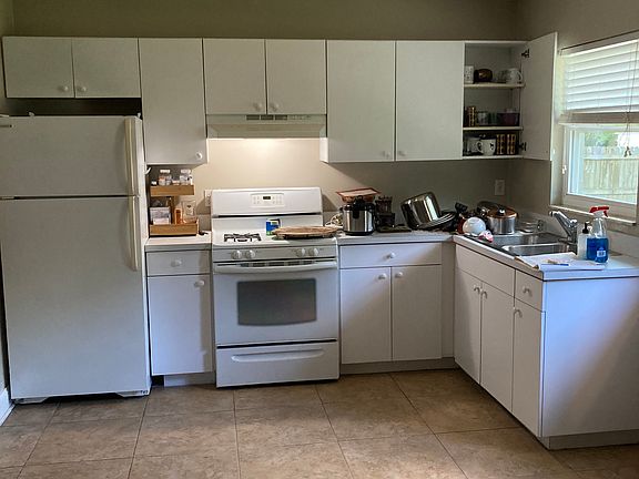 5th image of 2826 SE Lake Weir Ave