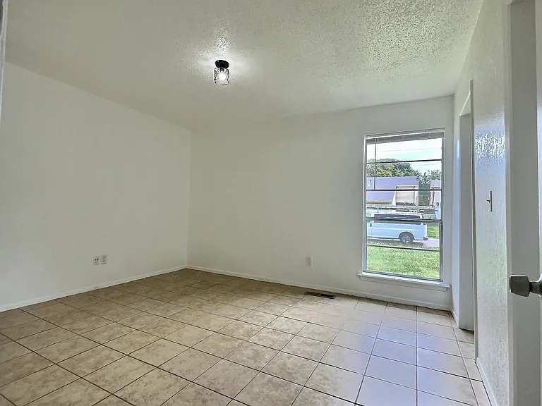 1543 E 66th Pl — Photo 7