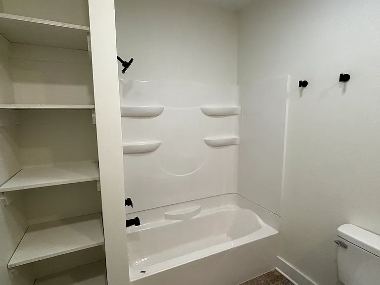 522 E Chestnut St #B — Photo 4
