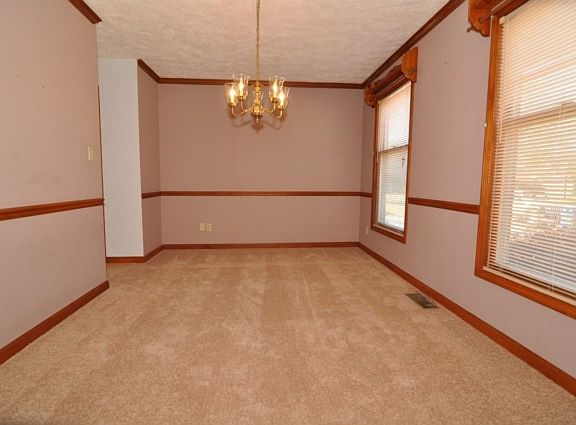 5th image of 731 Christopher Dr
