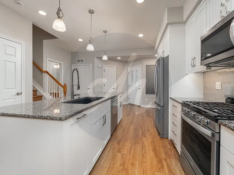 5847 New Crossings Point — Photo 3