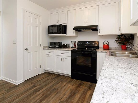 2nd image of 520 Sandra Dr
