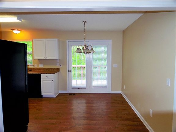 4th image of 215 Hickory Glen Ln