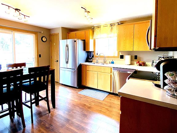 5th image of 1080 Ashland St