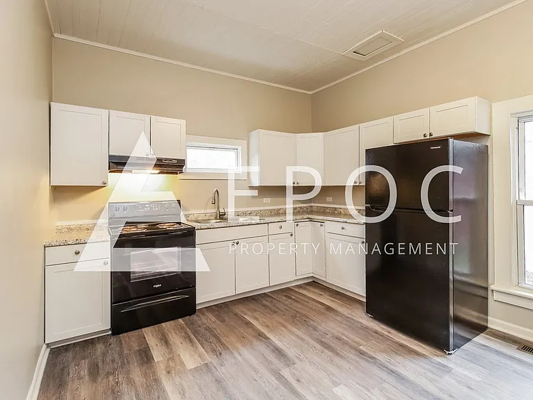 836 E Devonshire St — Photo 4
