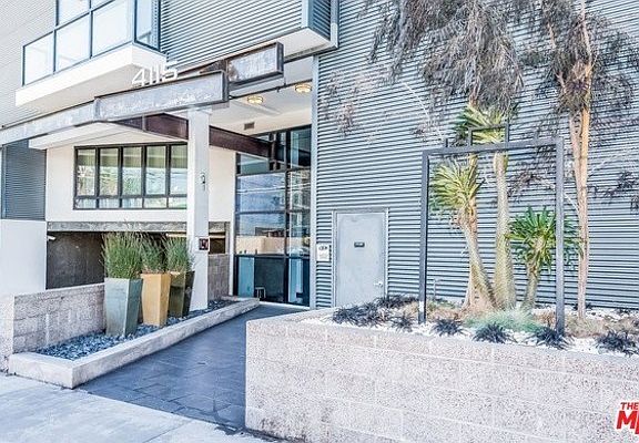 Front of 4115 Glencoe Ave.