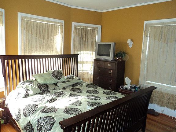 5th image of 1 N Pine Ave