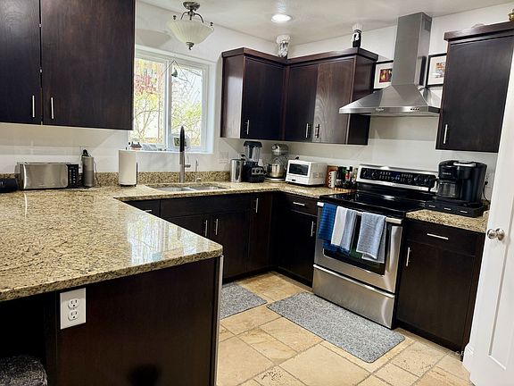 4th image of 217 Brookwood Dr