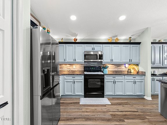 4th image of 245 Oxford Ave
