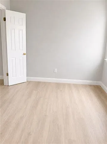 1028 Kingsway Dr W — Photo 15