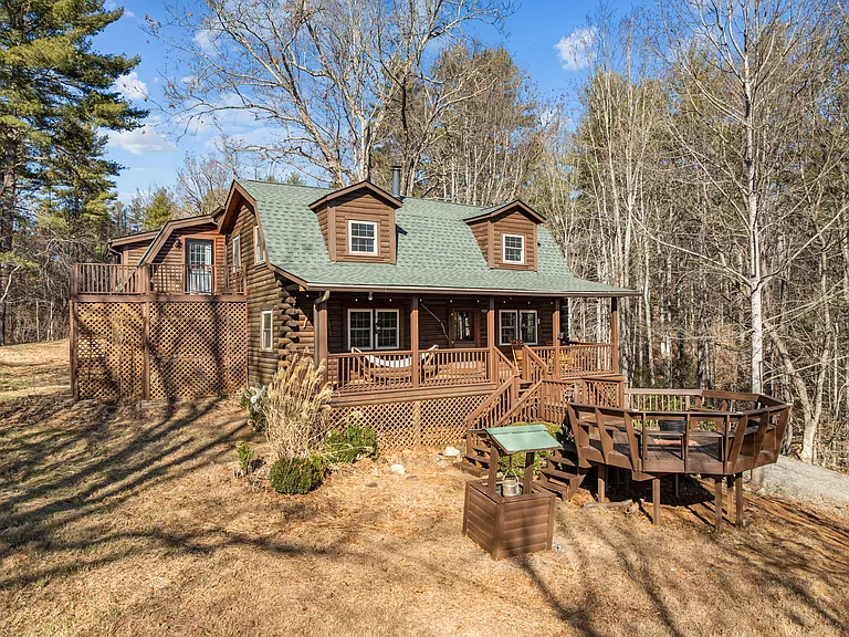 40 Chambers Dr — Photo 2