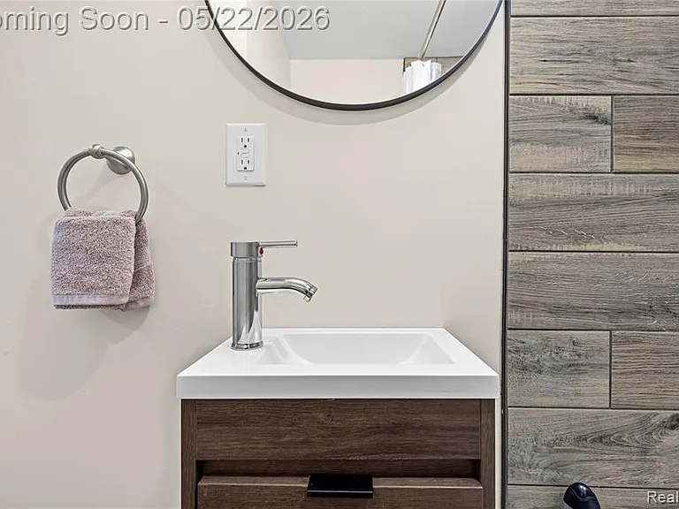 213 1/2 N Main St #ANN — Photo 10
