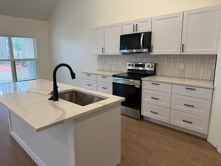 541 SW 7th St #541 — Photo 7
