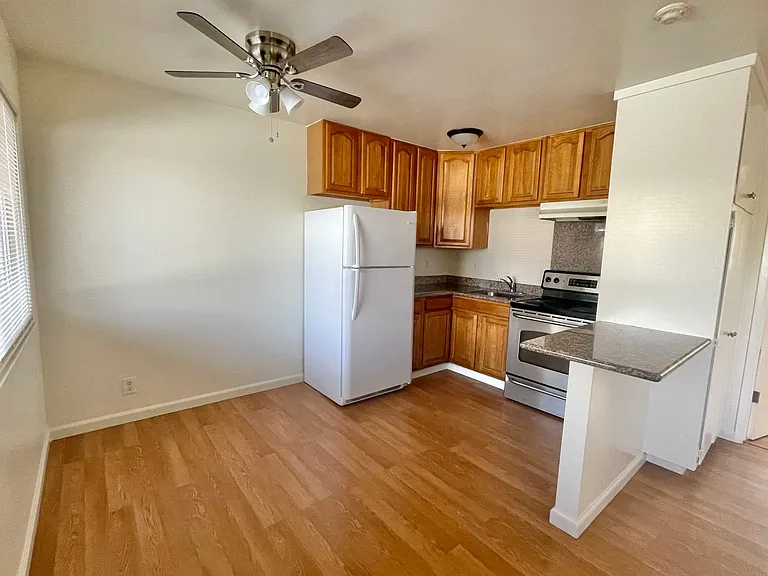 515 South E Creekside Apartments — Photo 3