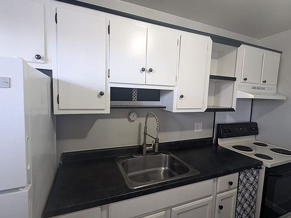 3rd image of 5125 W 10th St APT 19