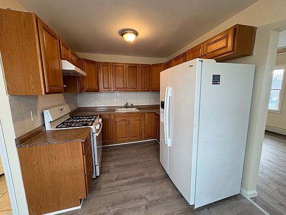 4th image of 59 Saint Marys Ave Floor 2
