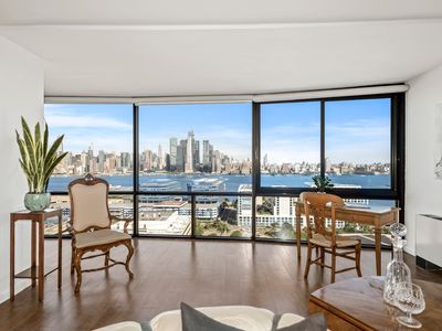 380 Mountain Rd APT 704, Union City, NJ, 07087