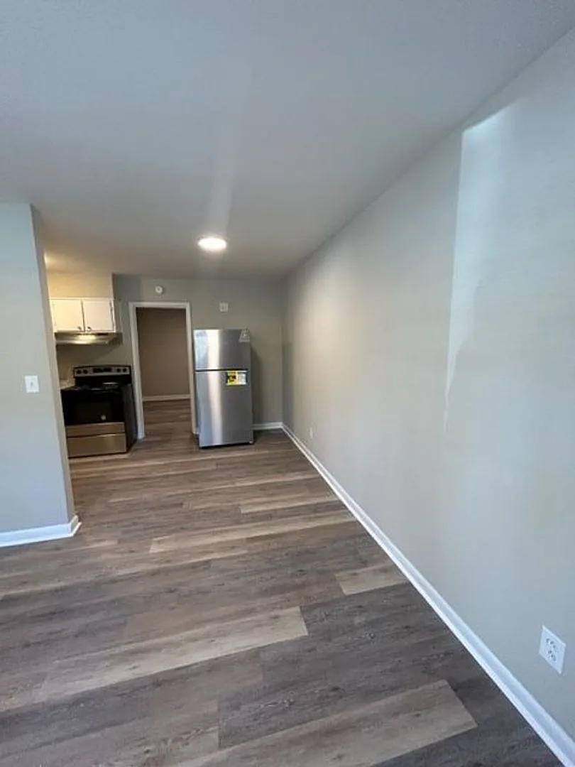 18 West Place — Photo 3
