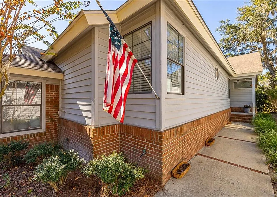 3 Bay Tree Ct W