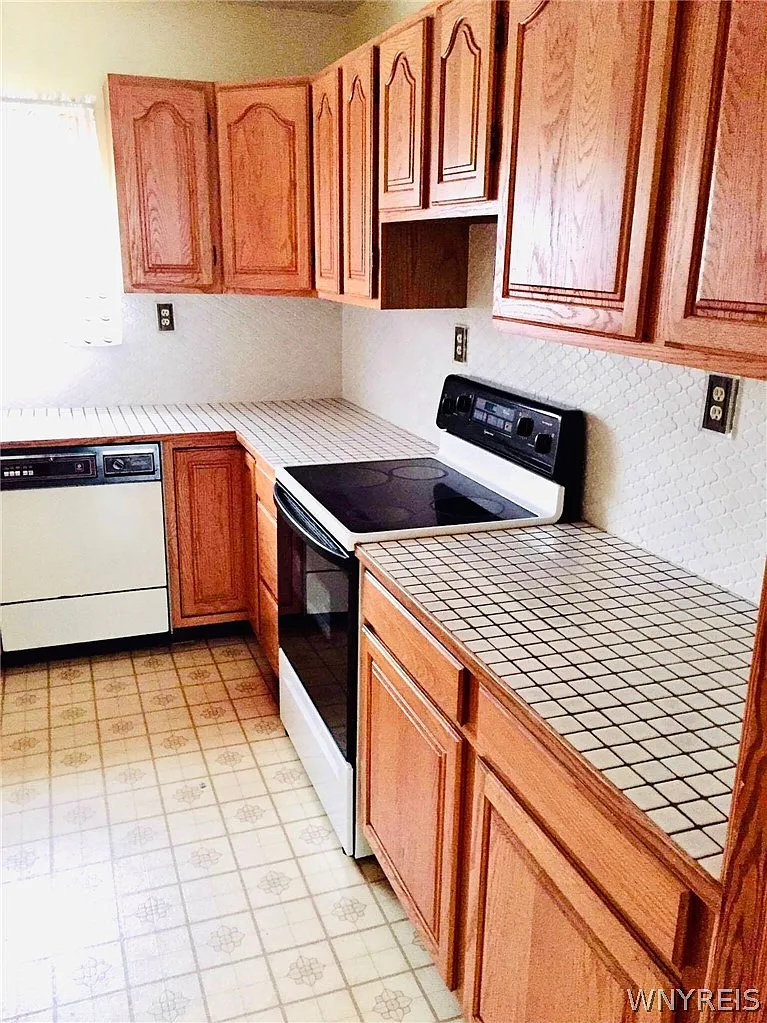 2 bed, 1.0 bath, 2107 sqft, $1,450 — Photo 3
