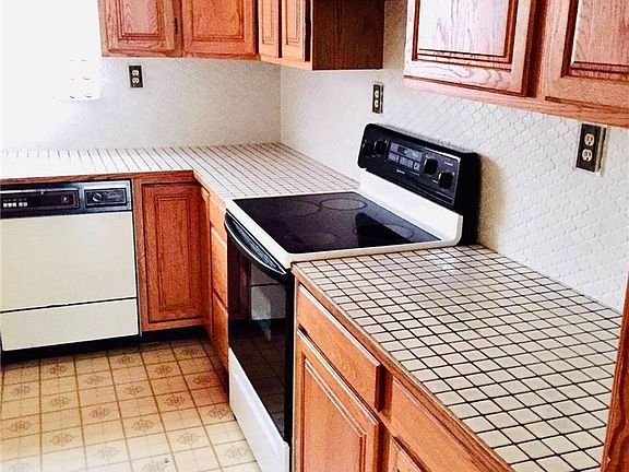 3rd image of 224 Ivyhurst Cir