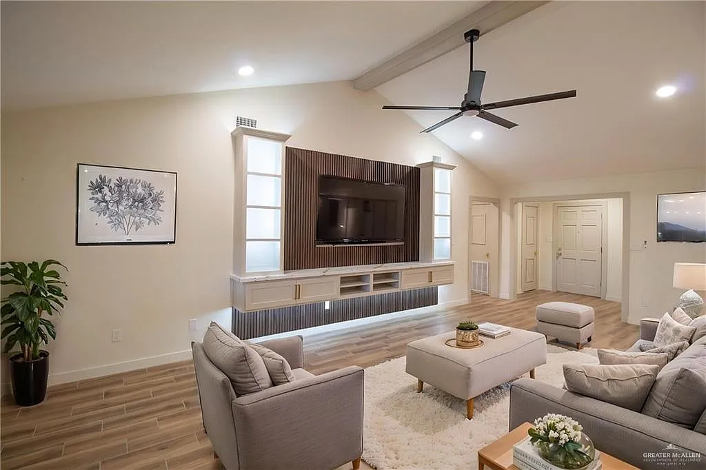3 bed, 2.0 bath, 1582 sqft, $2,000 — Photo 2