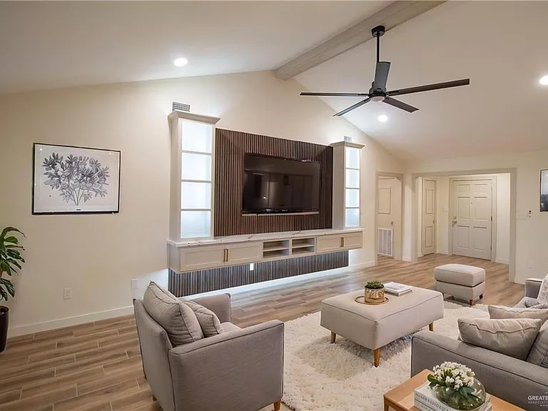 1615 Gloria Ann Dr — Photo 2