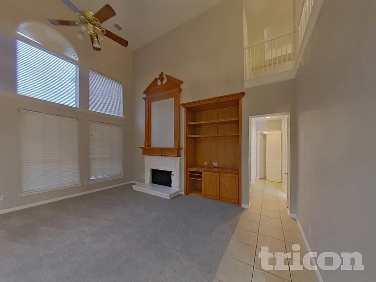 1980 Creekside Dr — Photo 2