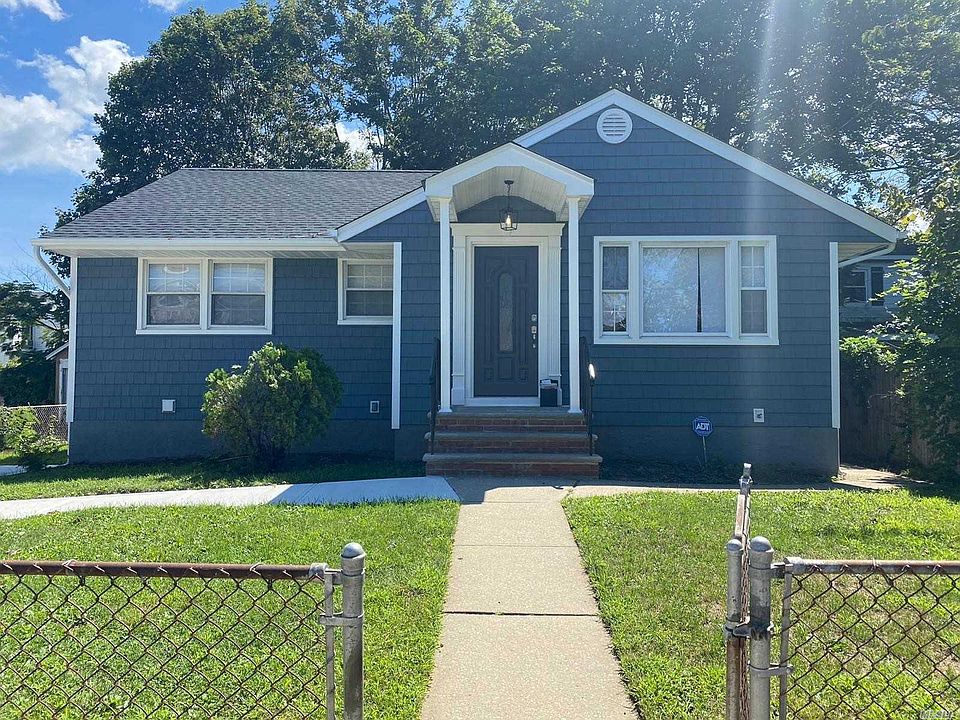1st image of 830 Hempstead Blvd