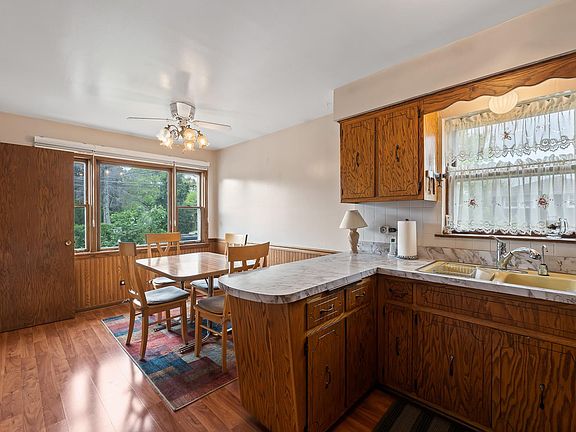5th image of 536 N Oaklawn Ave