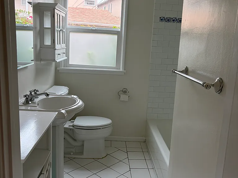 1249 Devon Ave — Photo 13