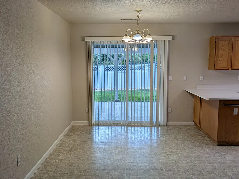 3604 Stingy Ln — Photo 4