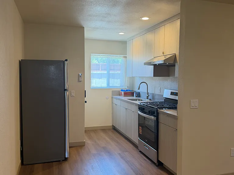 1803 James Pl — Photo 2