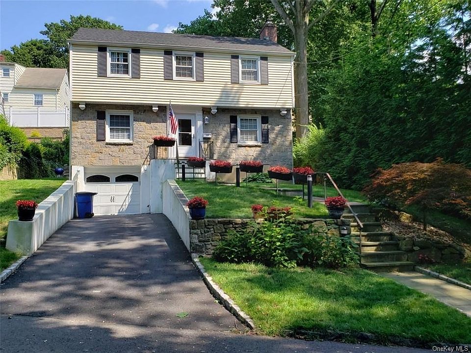 1st image of 10 Fairway Dr