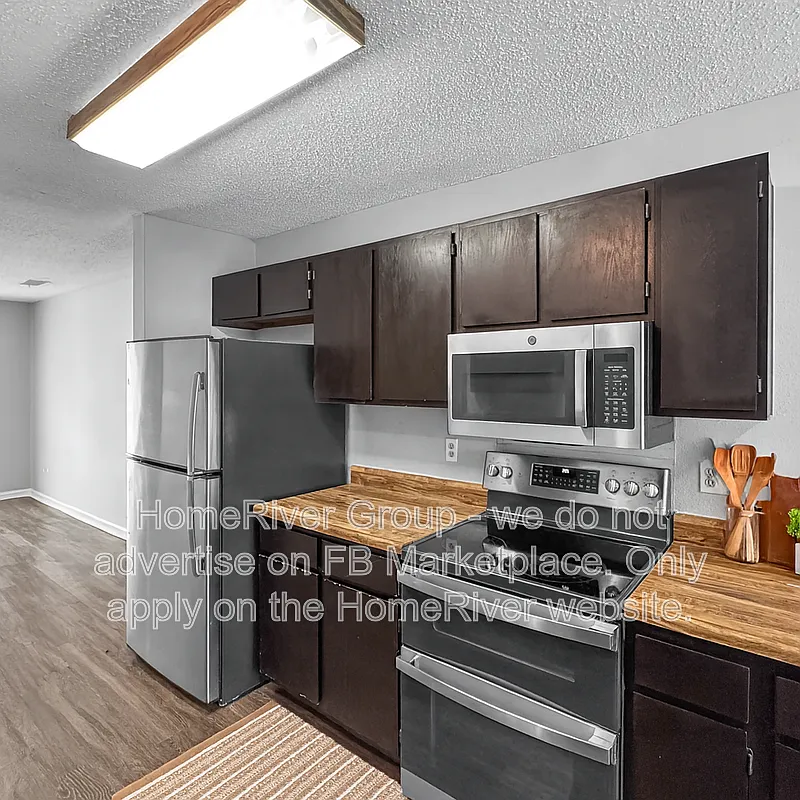 3 bed, 2.0 bath, 1345 sqft, $1,825 — Photo 4