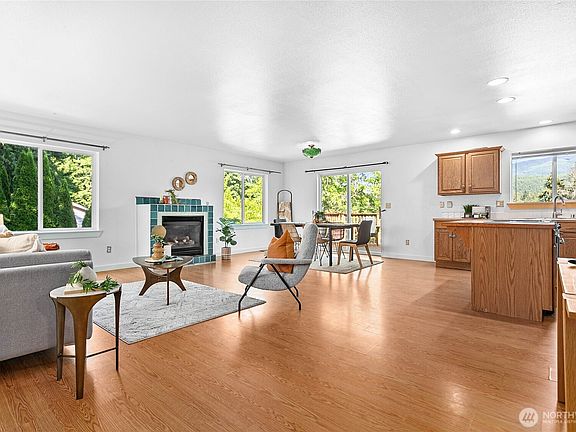 3rd image of 765 Summerset Way