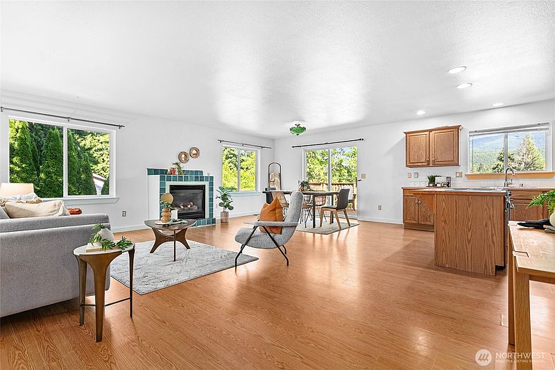 4th image of 765 Summerset Way