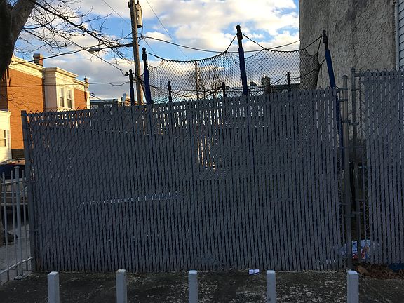 4th image of 624 E Hilton St