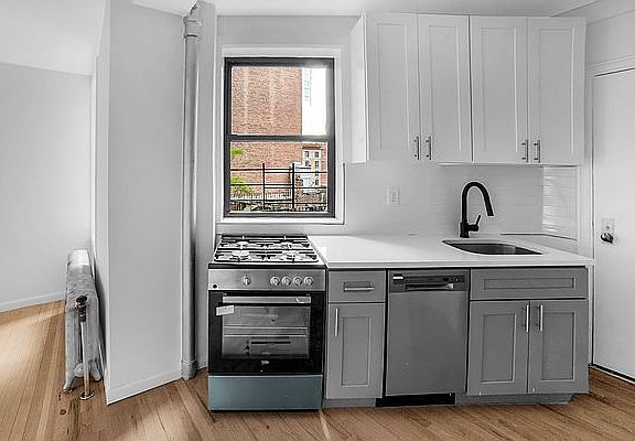 4th image of 700 W End Ave APT 5A