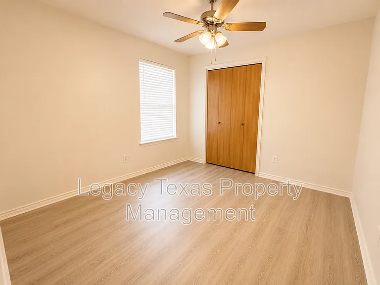 1203 Stonelake Dr — Photo 12