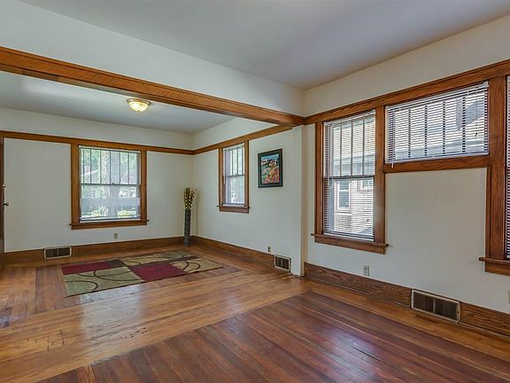 4th image of 226 Tonti St