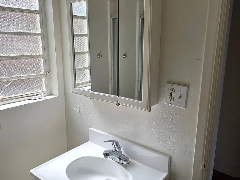 5050 Cass Street — Photo 34