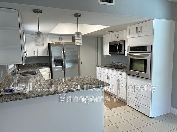 3rd image of 879 45th Ave NE