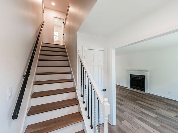 4th image of 123 White Oak Way