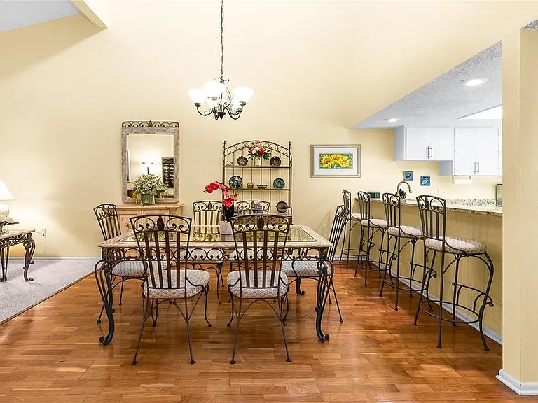 4660 La Jolla Dr — Photo 13