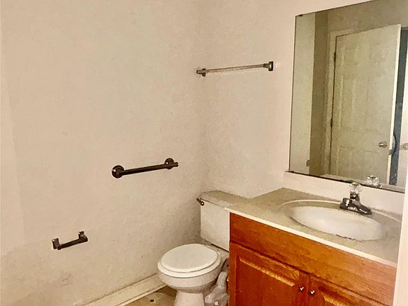 5th image of 32 Kilmer Ct
