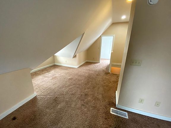 3rd image of 305 1/2 Monroe St
